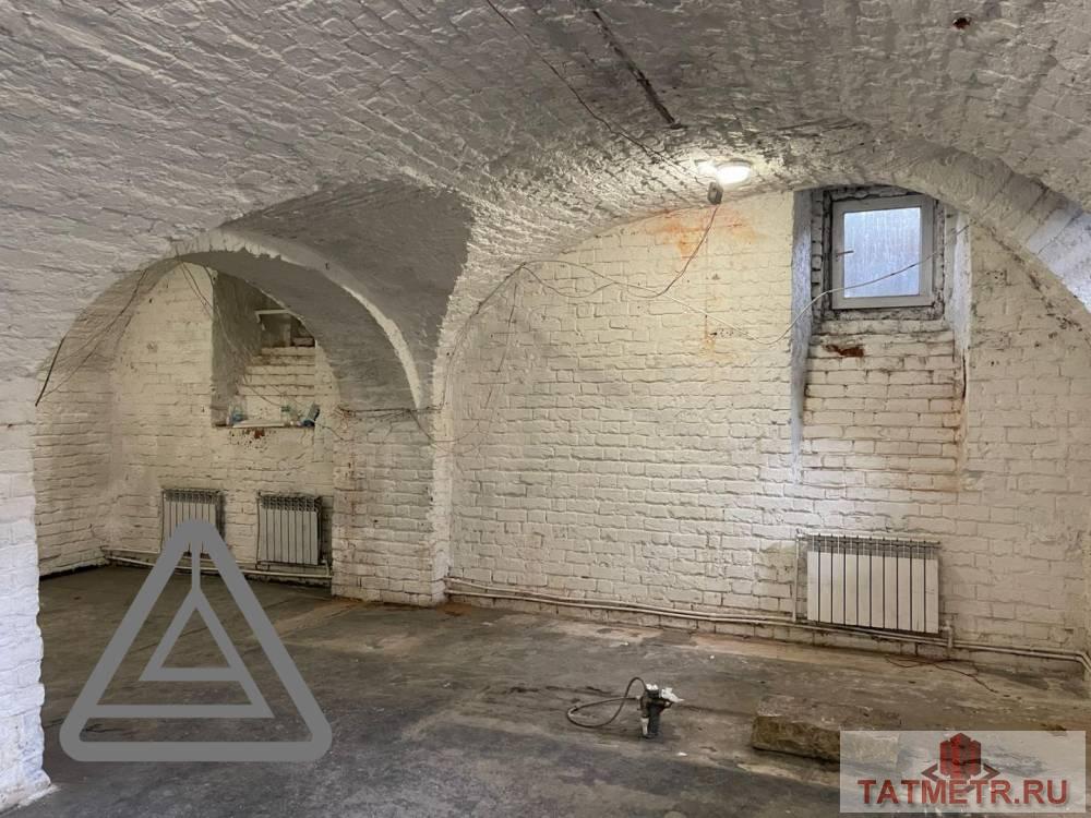 Аренда / Коммерческая / Free purpose, Казань, Московская улица, 80 000 Сдается помещение по адресу Московская 28 В отличном состоянии. В помещении: — Электричество — Отопление —...
