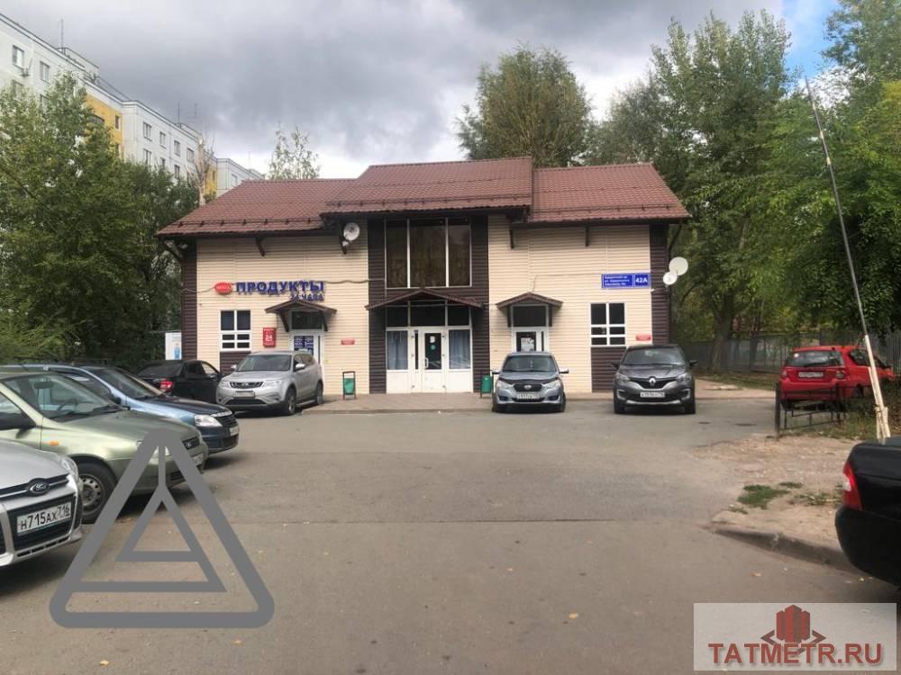 Аренда / Коммерческая / Free purpose, Казань, улица Адоратского, 26 000 Сдается помещение на первом этаже двухэтажного отдельно стоящего нежилого здания, расположенного по адресу...