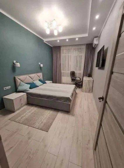 Продажа / Квартиры, Казань, Шмидта улица, 22 500 Предлагаем на длительный срок просторную, чистую 1-комнатную квартиру. Ранее квартира не сдавалась. Удобное...