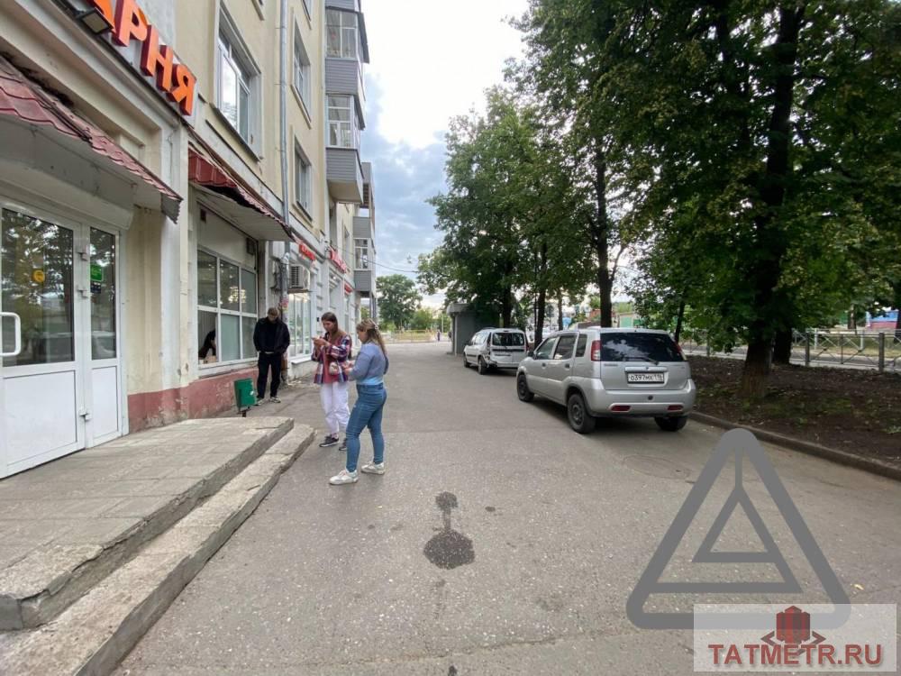 Коммерческая / Аренда / Торговые помещения, Казань, улица Белинского, 45 000 Киоск около Птичьего рынка. Рядом множество магазинов и хороший трафик. Под овощи, общепит, вэйпы. 20 квт есть. - 1