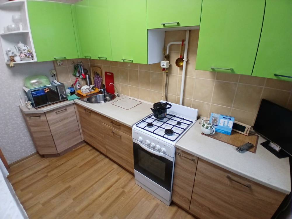 Продажа / Квартиры, Казань, Академика Завойского улица, 8 200 000 3 ком ул. Академика Завойского д. 18 Хорoшая трeхкомнатная квартира, 8 эт. / 9 этажного панельного дома. 65,3 /...