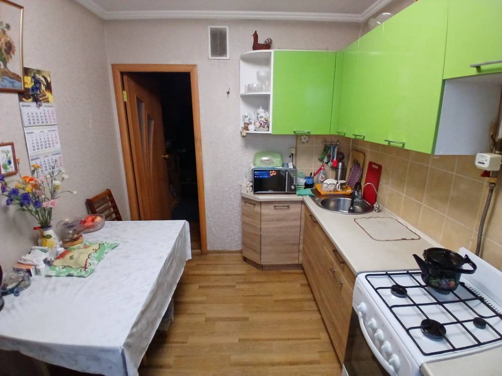 Продажа / Квартиры, Казань, Академика Завойского улица, 8 200 000 3 ком ул. Академика Завойского д. 18 Хорoшая трeхкомнатная квартира, 8 эт. / 9 этажного панельного дома. 65,3 /... - 2