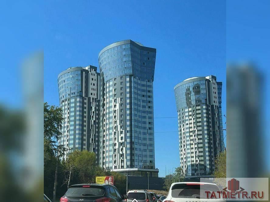 Продается 2-комн. квартира, площадью 70.4 кв.м.  Жилая площадь 50.76 кв. м, кухня 14 кв. м, ремонта нет, комнаты...