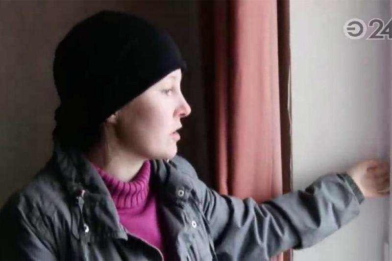 Не прошло и года после новоселья, как на стенах квартир проступили следы строительных огрехов: плесень,... В Альметьевске жильцы новостройки страдают от повышенной влажности